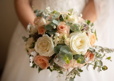 bouquet_branco_rosa_verde_salmao2